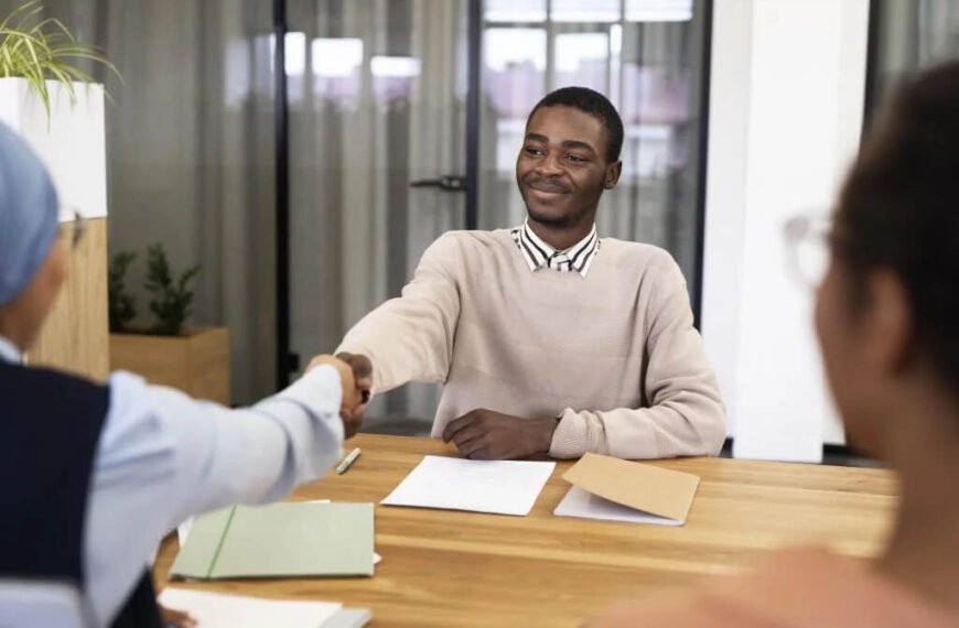 What Recruiters Notice First About Job Candidates